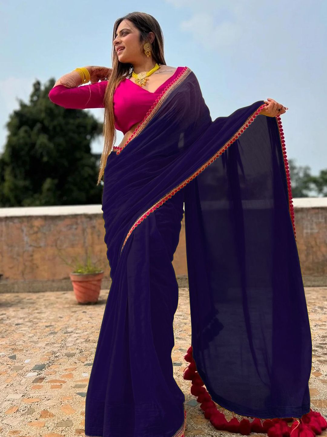 Graceful Saree Featuring Fringed Border Detailing-Avirat Designer Studio