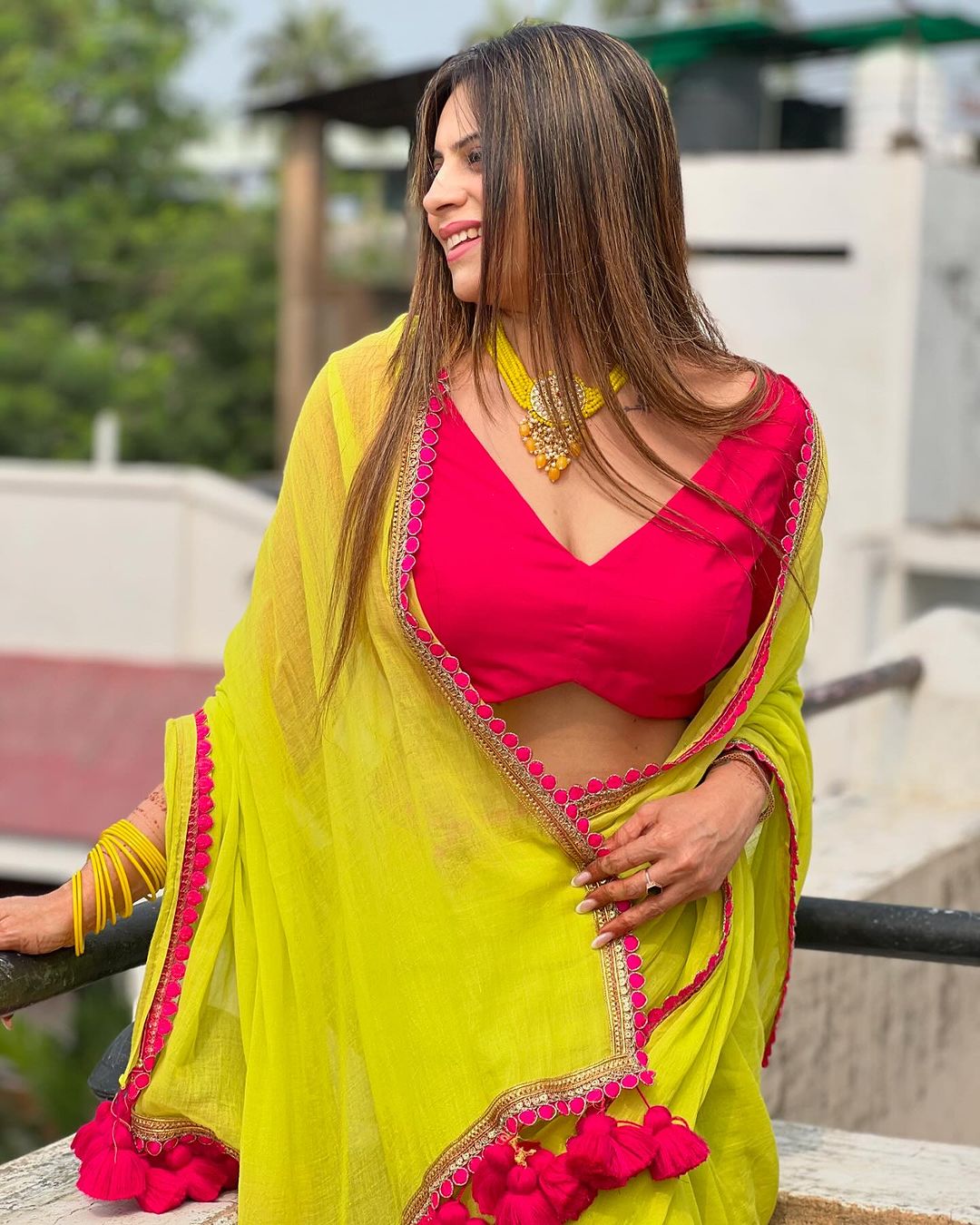 Graceful Saree Featuring Fringed Border Detailing-Avirat Designer Studio