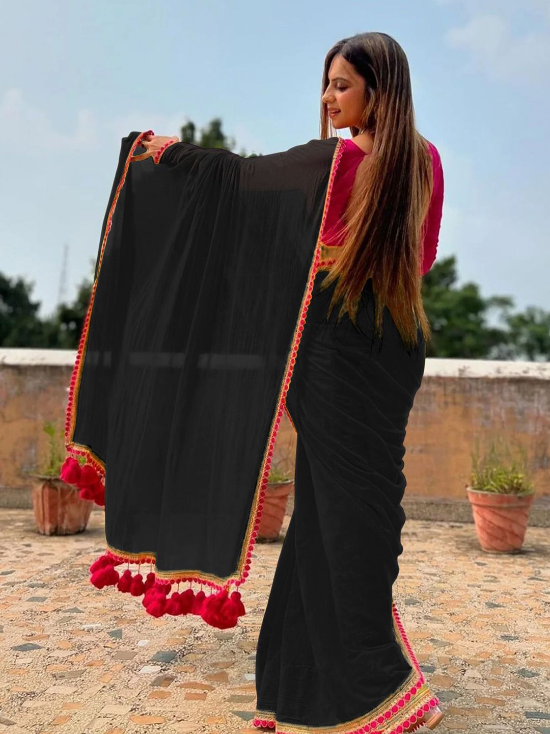 Graceful Saree Featuring Fringed Border Detailing-Avirat Designer Studio