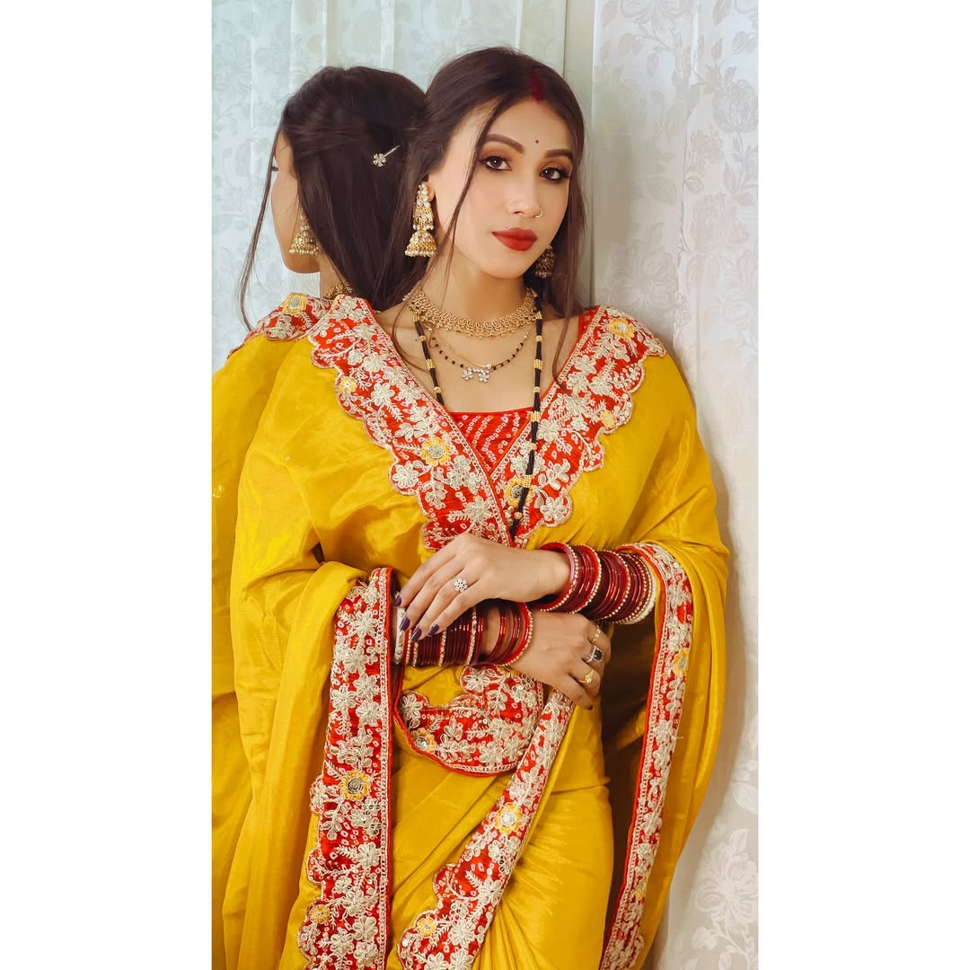 Bollywood Wear Lace Embroidered Saree with Bandhani Blouse